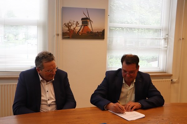 Fractievoorzitter Strien ondertekent bestuursakkoord